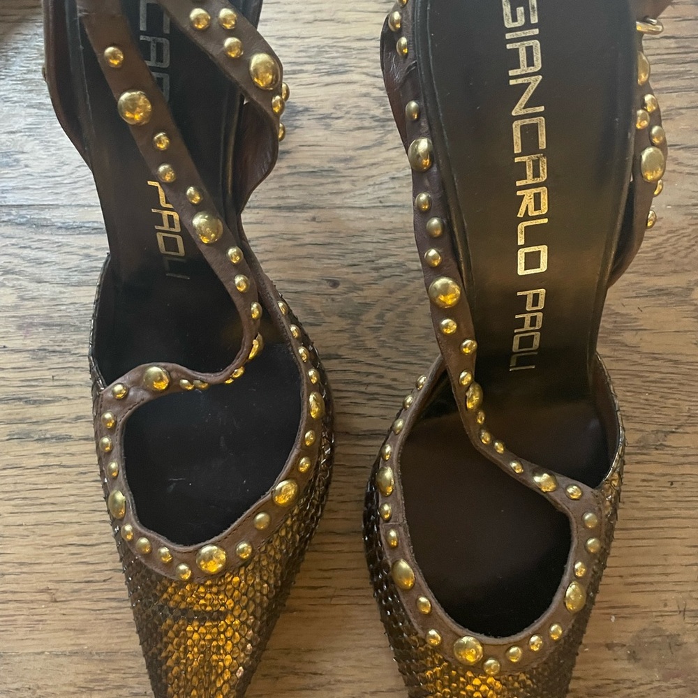 Giancarlo Paoli pumps. Size 8